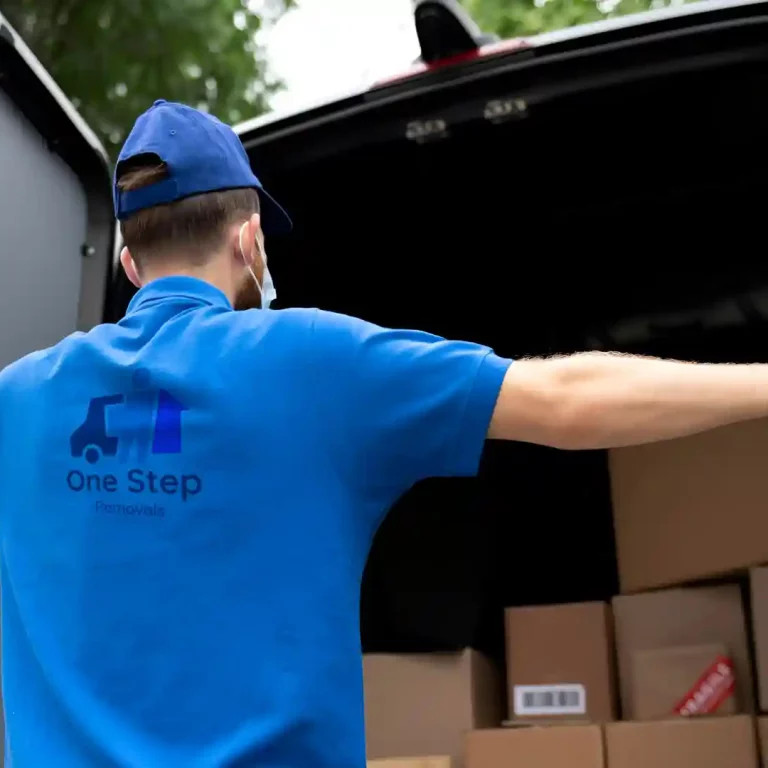 Read more about the article One Step Removals: Book Online Today for the Best Man and Van Service in North West London!